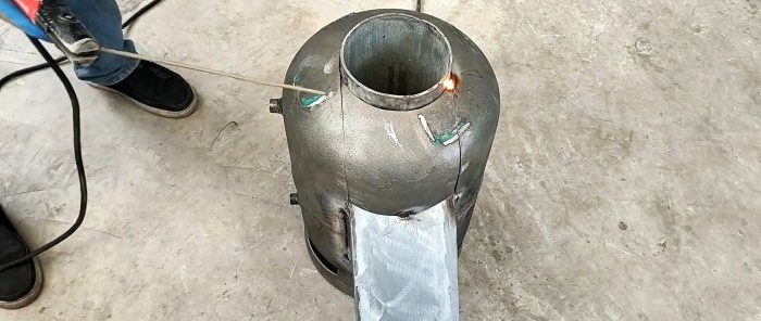 Paano gumawa ng 2 in 1 wood stove mula sa isang gas cylinder na may parallel na pagpainit ng tubig