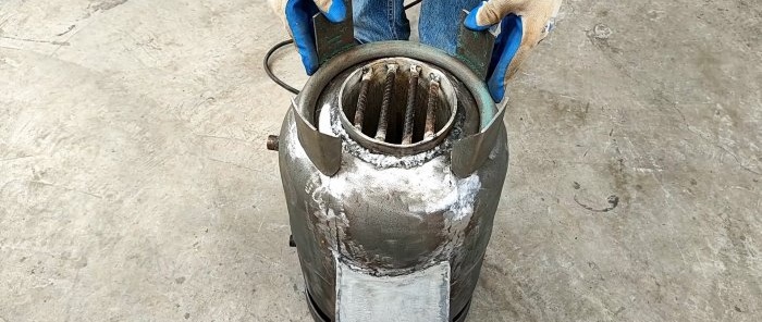 איך להכין תנור עצים 2 ב-1 מבלון גז עם חימום מקביל של מים