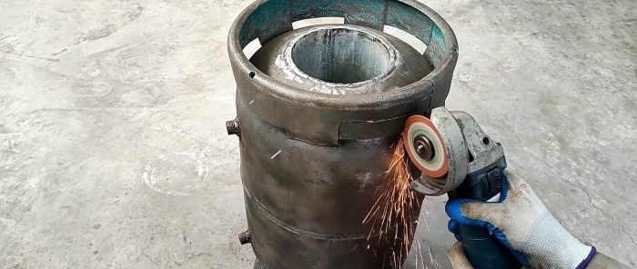 Cómo hacer una estufa de leña 2 en 1 a partir de una bombona de gas con calentamiento de agua en paralelo