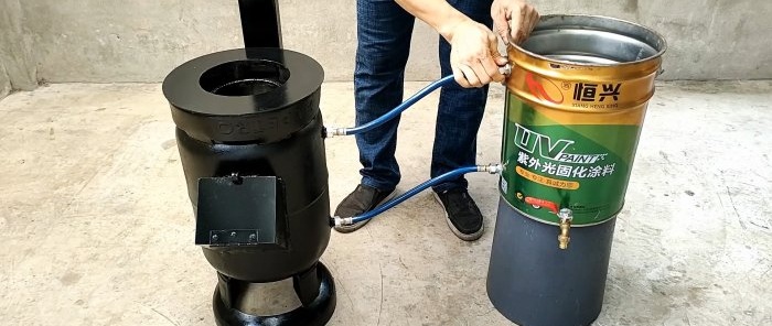 Hoe maak je een 2-in-1 houtkachel van een gasfles met parallelle verwarming van water
