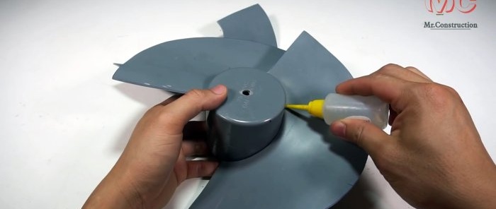 كيفية صنع محطة طاقة كهرومائية صغيرة بمروحتين