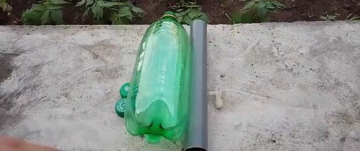 Hoe je een eenvoudig systeem maakt voor het bewateren van kamer- of tuinplanten met behulp van PET-flessen