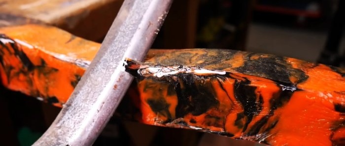 Kā izgatavot cirvja kātu no PET pudeļu korķiem