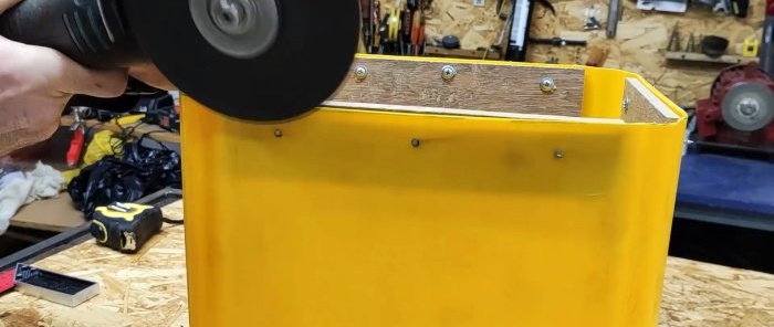 Πώς να φτιάξετε μια βολική θήκη για εξοπλισμό συγκόλλησης από ένα κάνιστρο