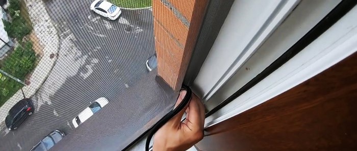 Hogyan készítsünk ablakkeret nélküli szúnyoghálót töredék áron