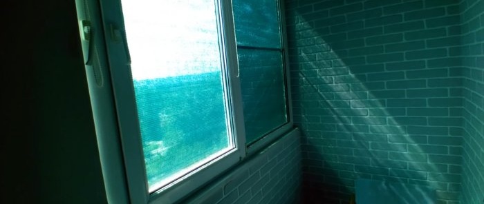 Como proteger uma varanda ou quarto da luz solar direta no calor do verão usando uma rede mosquiteira