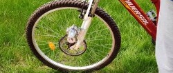 Do-it-yourself electric drive for a bicycle without unnecessary electronics