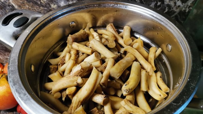A simple recipe for cold pickled mushrooms