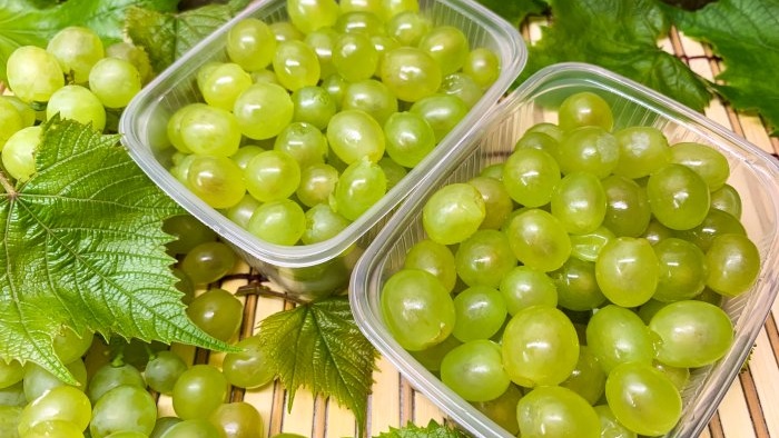 Como congelar uvas verdes para que os bagos não percam a forma original