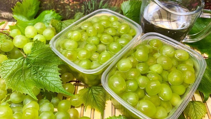 Comment congeler les raisins verts pour que les baies ne perdent pas leur forme d'origine