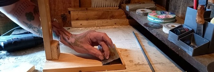 Πώς να συναρμολογήσετε μια ξύστρα μαχαιριών χρησιμοποιώντας μόνο σκραπ
