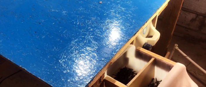 Isang ideya para sa anumang workshop: mga drawer na gawa sa mga canister