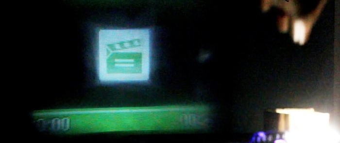 Ideen om å bruke en gammel mobiltelefon eller hvordan lage en enkel projektor for å se videoer