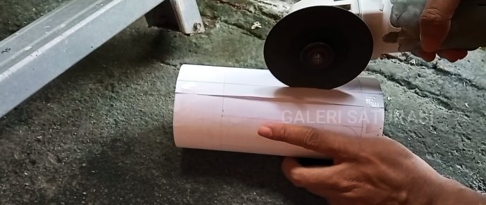 Como fazer uma luminária de jardim moderna por alguns centavos com tubo de PVC