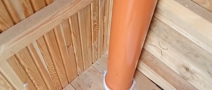 Sådan laver du ventilation i et udendørs toilet fra PVC-rør og glemmer ubehagelige lugte