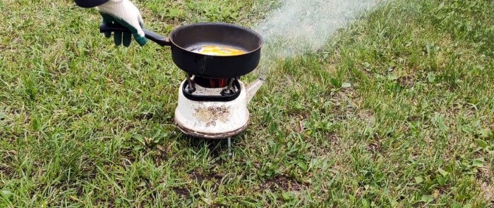 Одлична идеја како направити преносиви шпорет од старог чајника