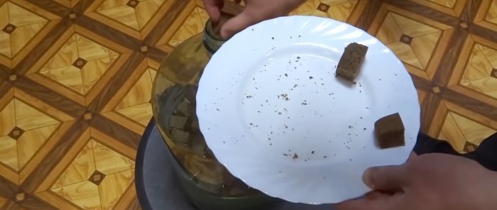 Den mest populære opskrift på hjemmelavet kvass lavet af sort brød