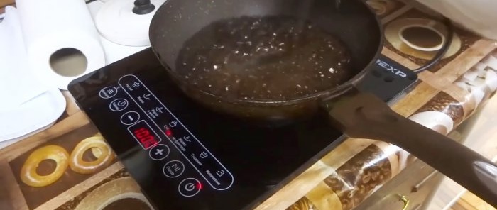 Den mest populære opskrift på hjemmelavet kvass lavet af sort brød