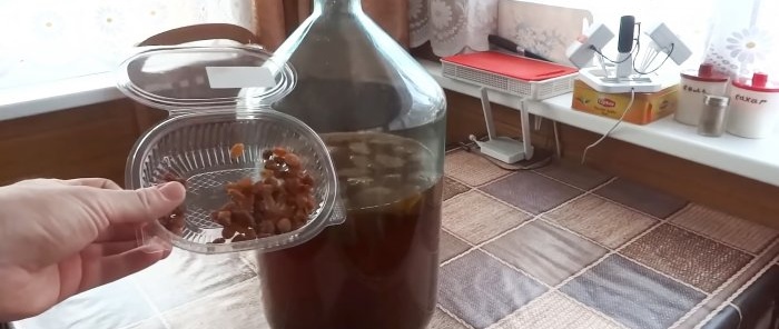 The most popular recipe for homemade kvass made from black bread