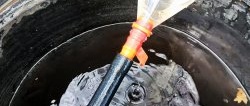 Life hack for gardeners: Watering from a barrel without a pump