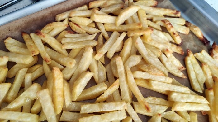 Batatas fritas saudáveis ​​no forno