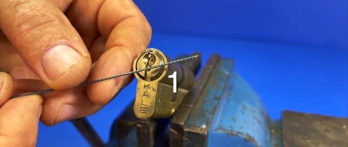 9 วิธีง่ายๆ ในการเอากุญแจที่หักออก