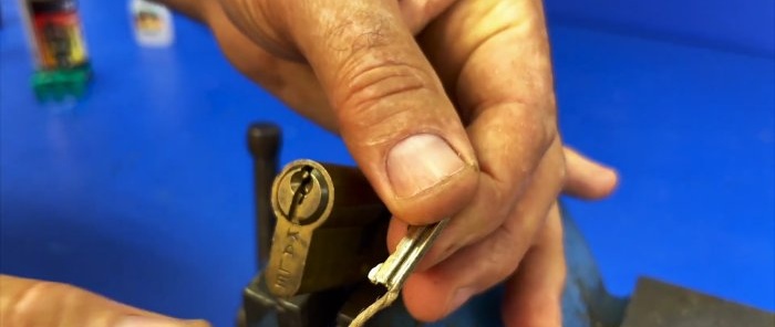 Kırık bir anahtarı çıkarmanın oldukça basit 9 yolu