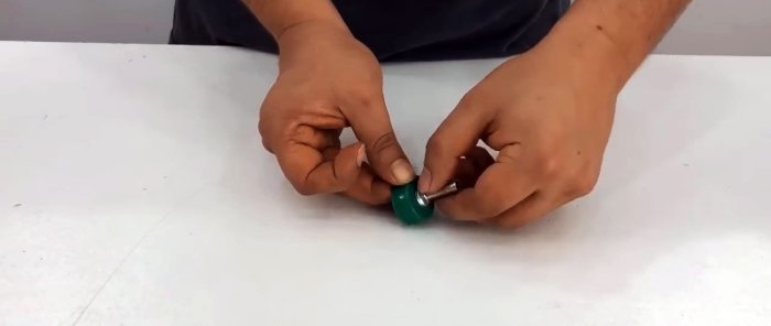 Household jack made from PET bottles Master's trick
