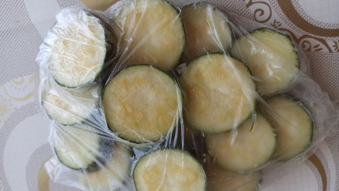 Nagyeyelong zucchini para sa taglamig 4 na paraan