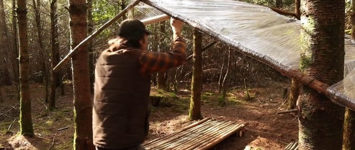 Wie man aus Plastikfolie eine Hütte baut, um im Sommer vor schlechtem Wetter und im Winter vor starkem Frost zu schützen