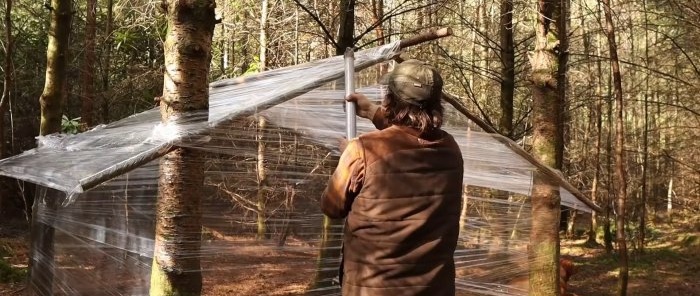 Wie man aus Plastikfolie eine Hütte baut, um im Sommer vor schlechtem Wetter und im Winter vor starkem Frost zu schützen