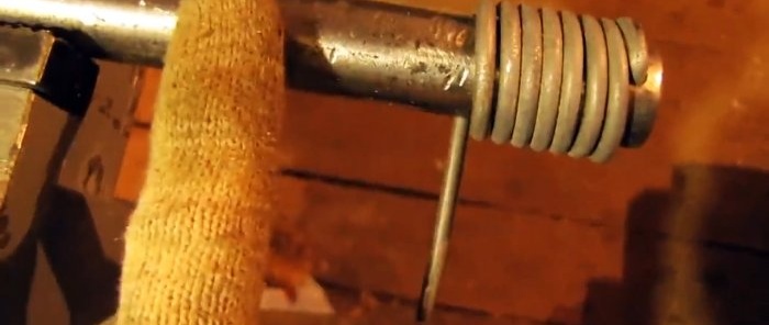 Kako napraviti vodeći vijak za škripac od šipke bez struga