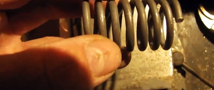 Kako napraviti vodeći vijak za škripac od šipke bez struga