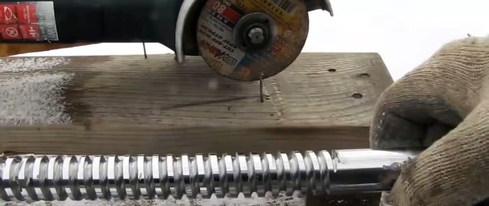 Wie man aus einer Stange ohne Drehmaschine eine Leitspindel für einen Schraubstock herstellt
