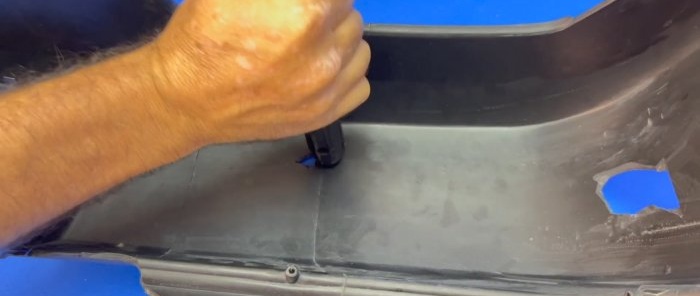 Πώς να αποκαταστήσετε σωστά έναν κατεστραμμένο πλαστικό προφυλακτήρα χρησιμοποιώντας διαθέσιμα υλικά