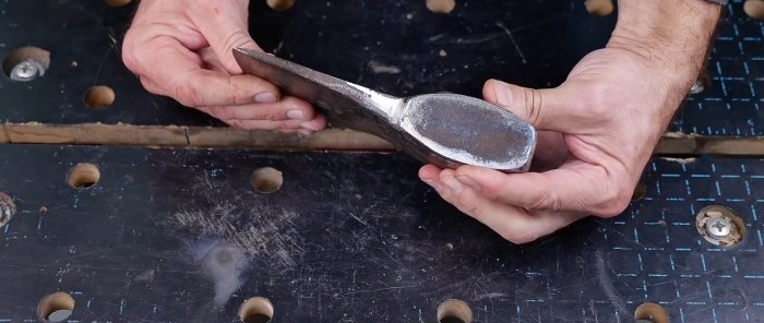 Como colocar um machado com segurança no cabo do machado sem cunhas Sistema americano