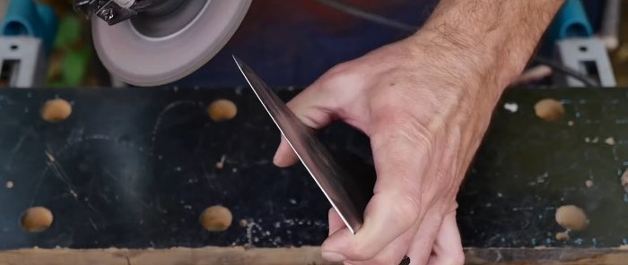 Cum să așezi în siguranță un topor pe un mâner de topor fără pene Sistem american