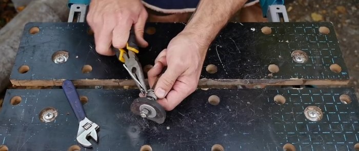 Como colocar um machado com segurança no cabo do machado sem cunhas Sistema americano