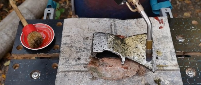 Cómo colocar de forma segura un hacha en el mango de un hacha sin cuñas Sistema americano