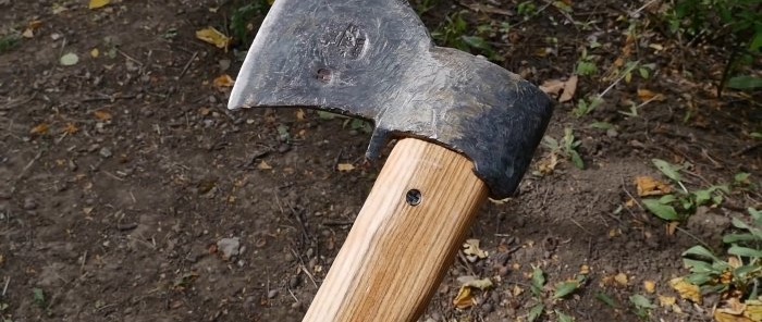 Como colocar um machado com segurança no cabo do machado sem cunhas Sistema americano