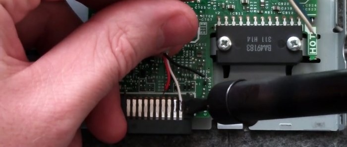 How to update an old radio by adding modern Bluetooth to it