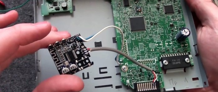 Cómo actualizar una radio antigua agregándole Bluetooth moderno