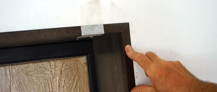 Come realizzare eleganti pendenze per porte d'ingresso dal laminato normale