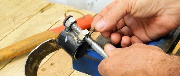 Com fer un suport útil per a una esmoladora angular i un trepant amb els materials disponibles