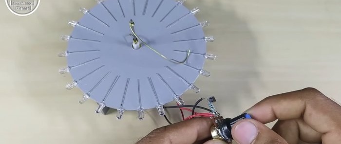 Běžící blikač bez tranzistorů a mikroobvodů s libovolným počtem LED