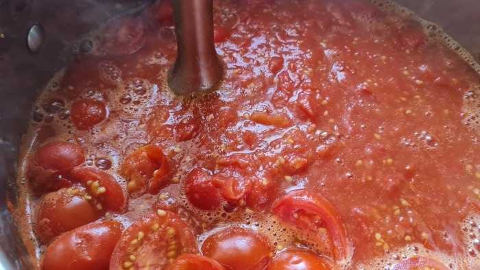 Ang recipe ng tomato paste ay hindi para sa mga tamad