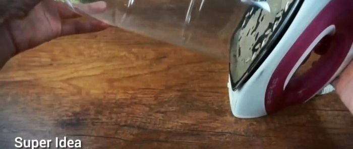Πώς να φτιάξετε ένα δοχείο για χύμα προϊόντα από ένα μπουκάλι PET