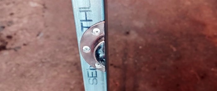 Come realizzare una serratura per una porta di tipo carrozza con il metallo rimasto