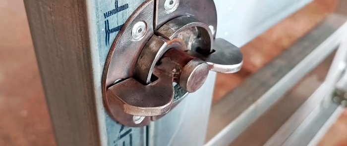 Jak zrobić zatrzask do drzwi przesuwnych z resztek metalu