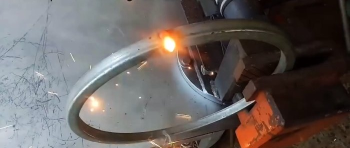 Como fazer uma cesta de metal com hastes usando uma ferramenta manual